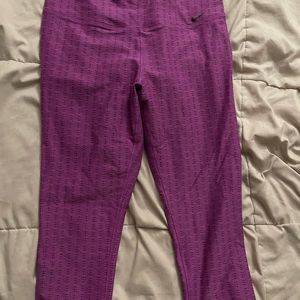 Three-quarter Nike dry fit leggings